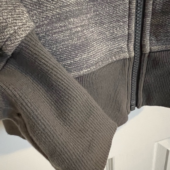 Lululemon Scuba Sweater - Picture 4 of 5